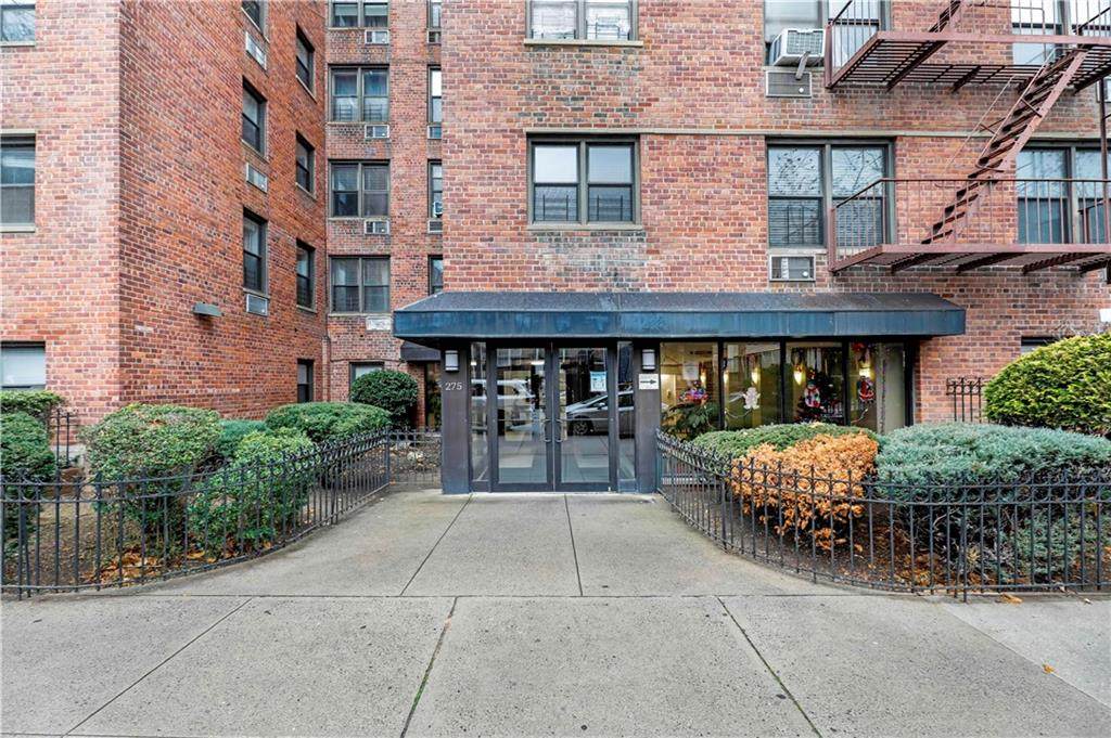 275 Webster Avenue - Photo 1