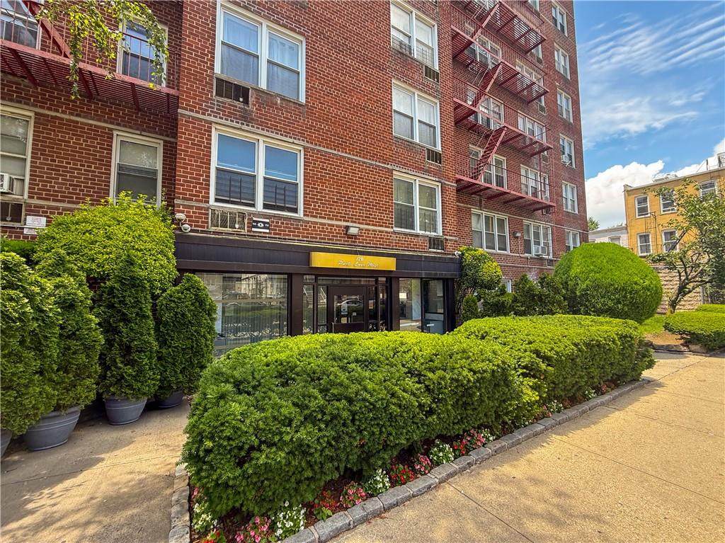 720 31st Street - Photo 1