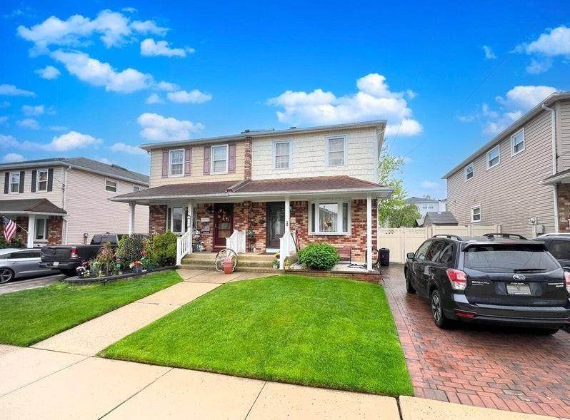 24 Augusta Avenue - Photo 1
