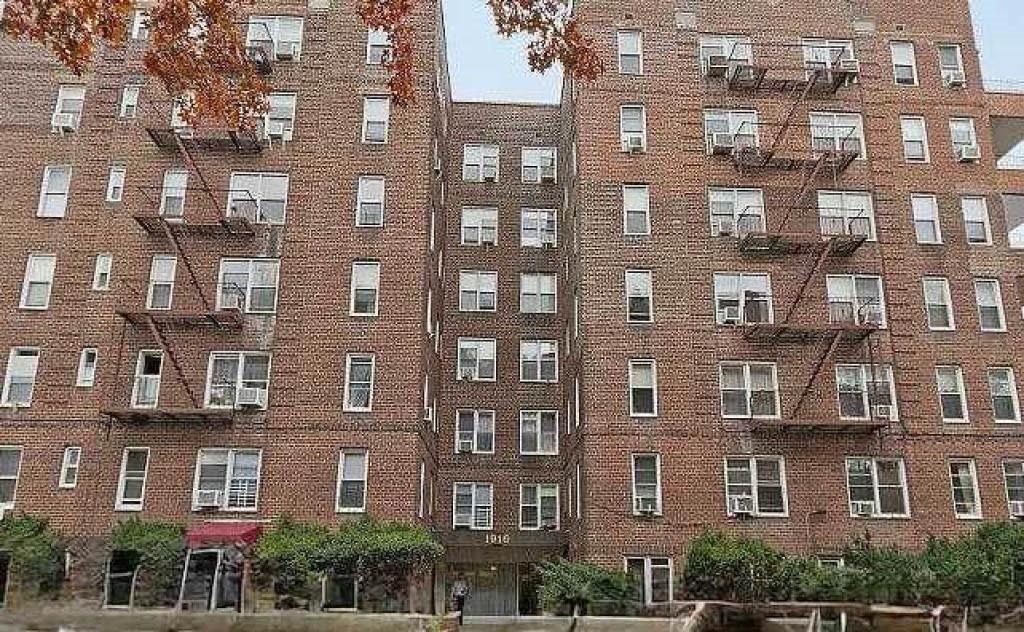 1916 Avenue K - Photo 1
