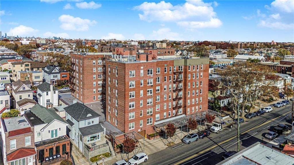 735 Avenue W - Photo 1