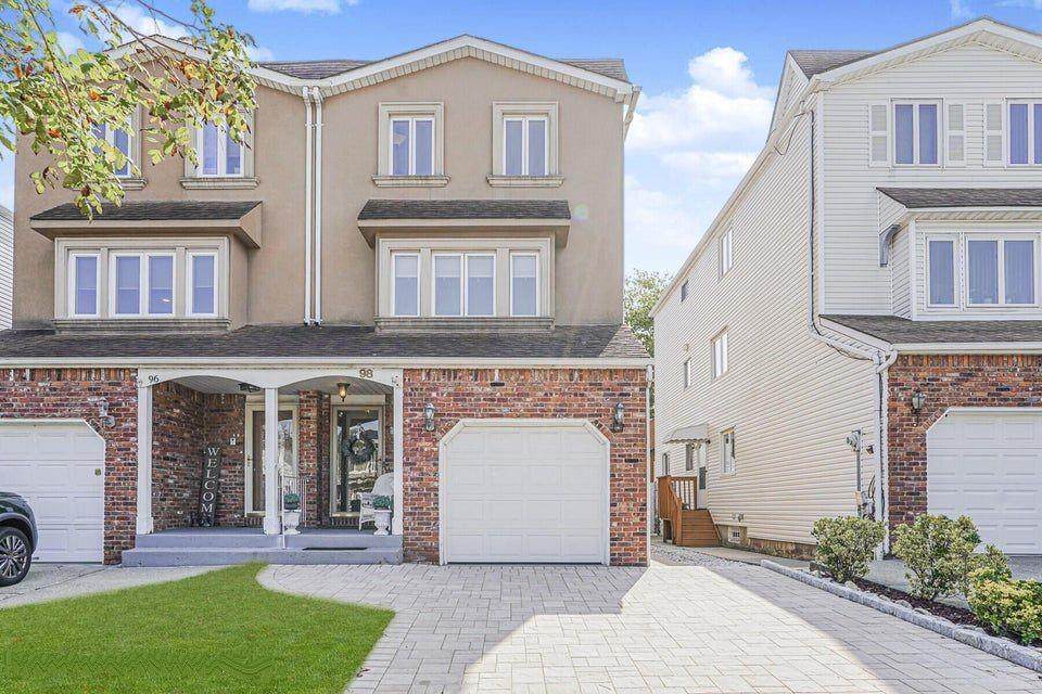 98 Cotter Avenue - Photo 1