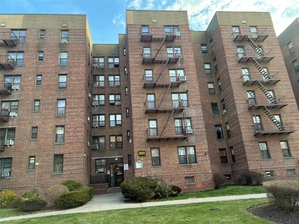 2555 Batchelder Street - Photo 1