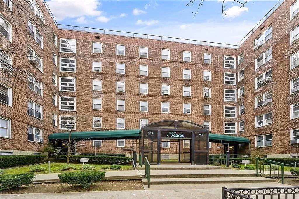 394 Avenue S - Photo 1