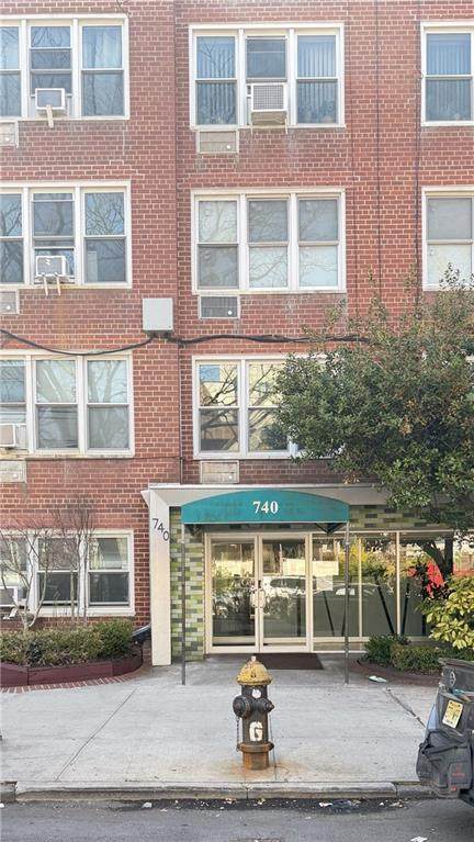 740 32nd Street - Photo 1
