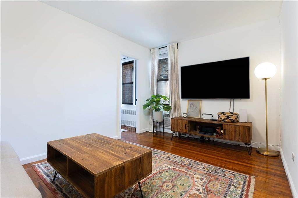 515 East 7th Street - Photo 1