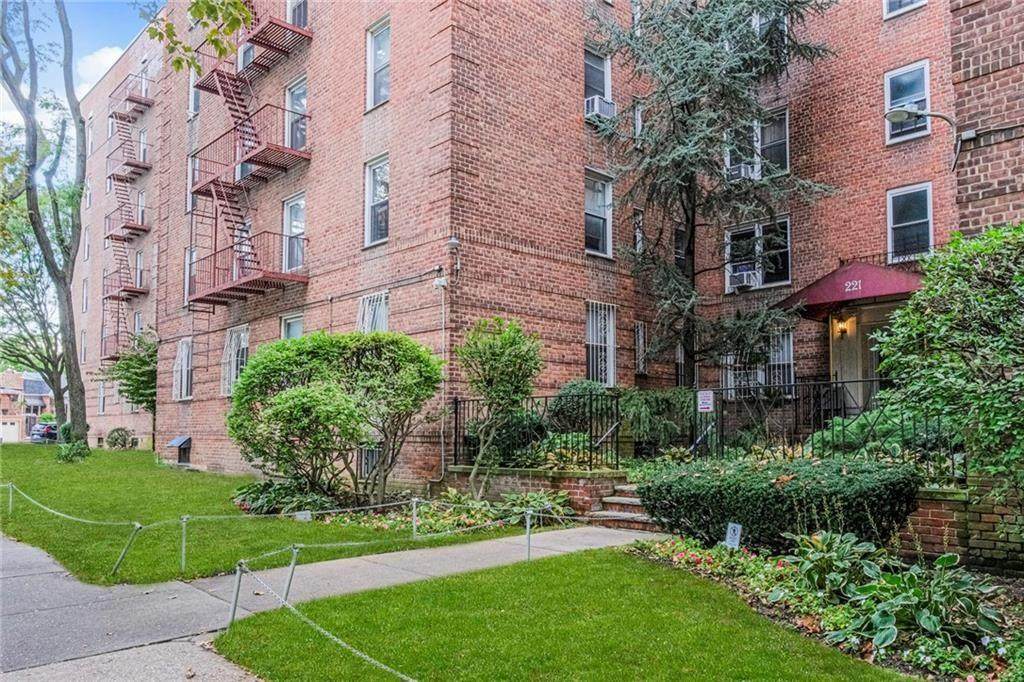 221 Mcdonald Avenue - Photo 1