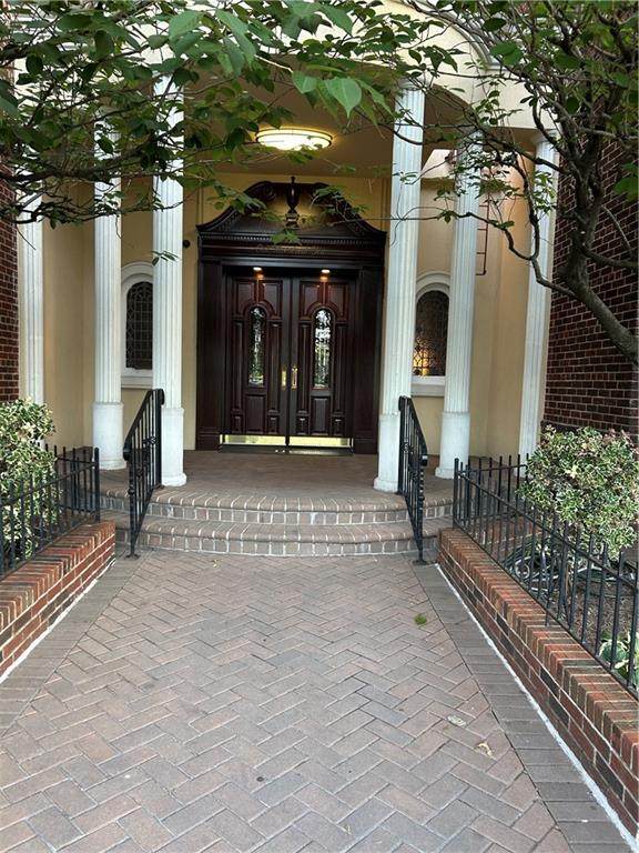 110 Shore Boulevard - Photo 1