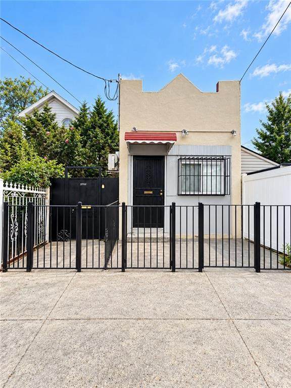 2752 Harway Avenue - Photo 1