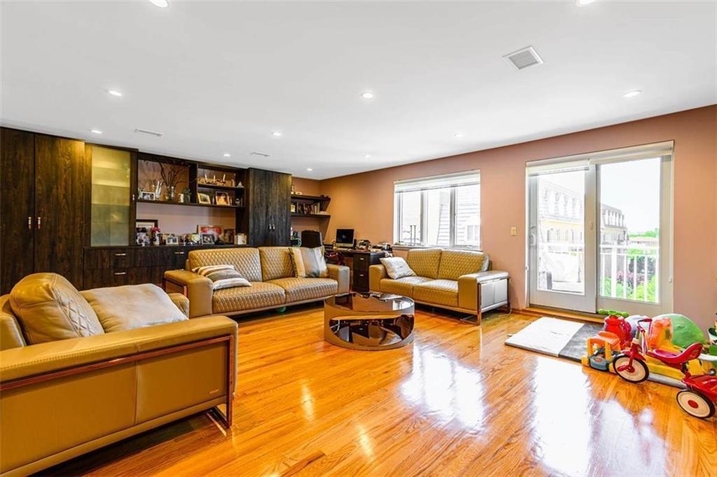 1944 Bergen Avenue - Photo 1
