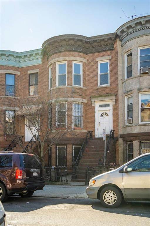 642 52 Street - Photo 1
