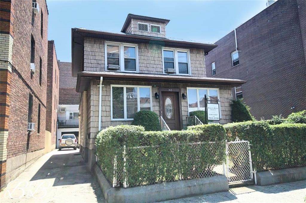 142 Avenue O - Photo 1