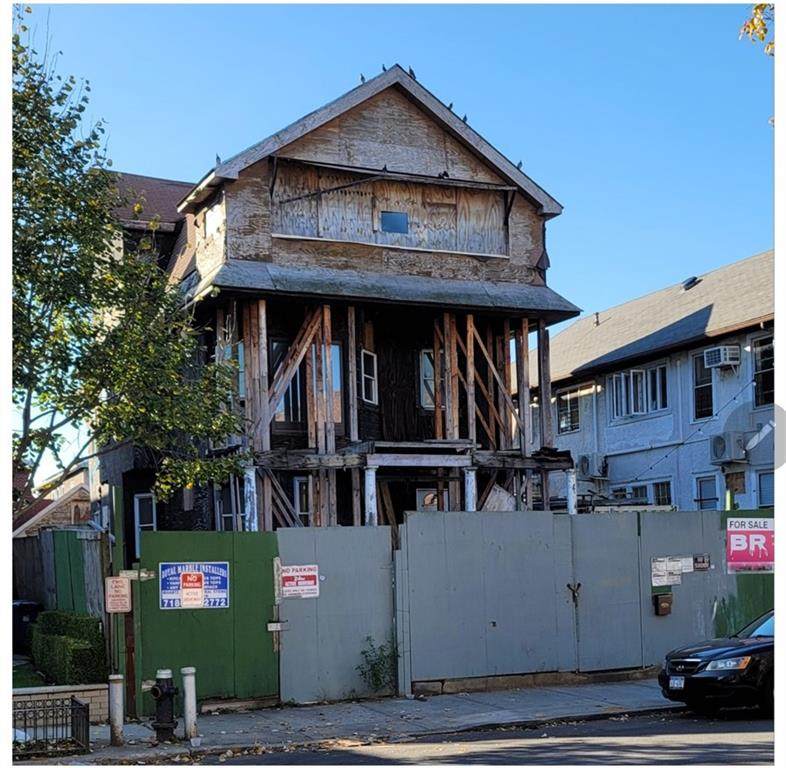 1458 4 Street - Photo 1