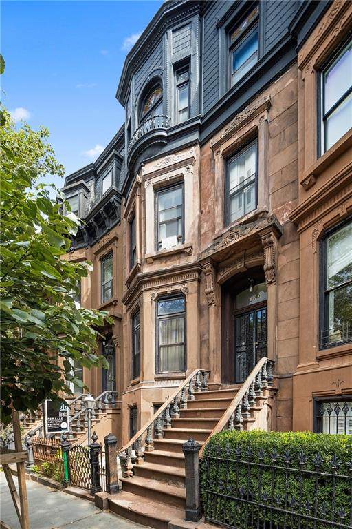 103 Lincoln Place - Photo 1