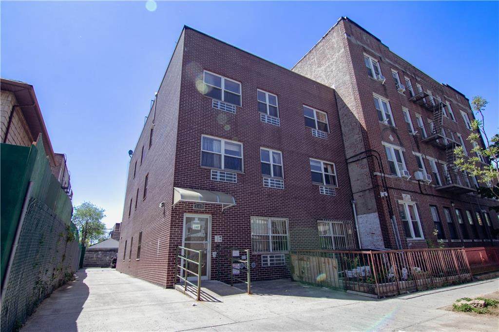 140 Avenue O - Photo 1