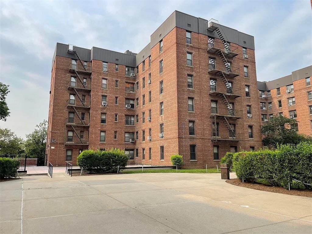 112-30 Northern Boulevard - Photo 1