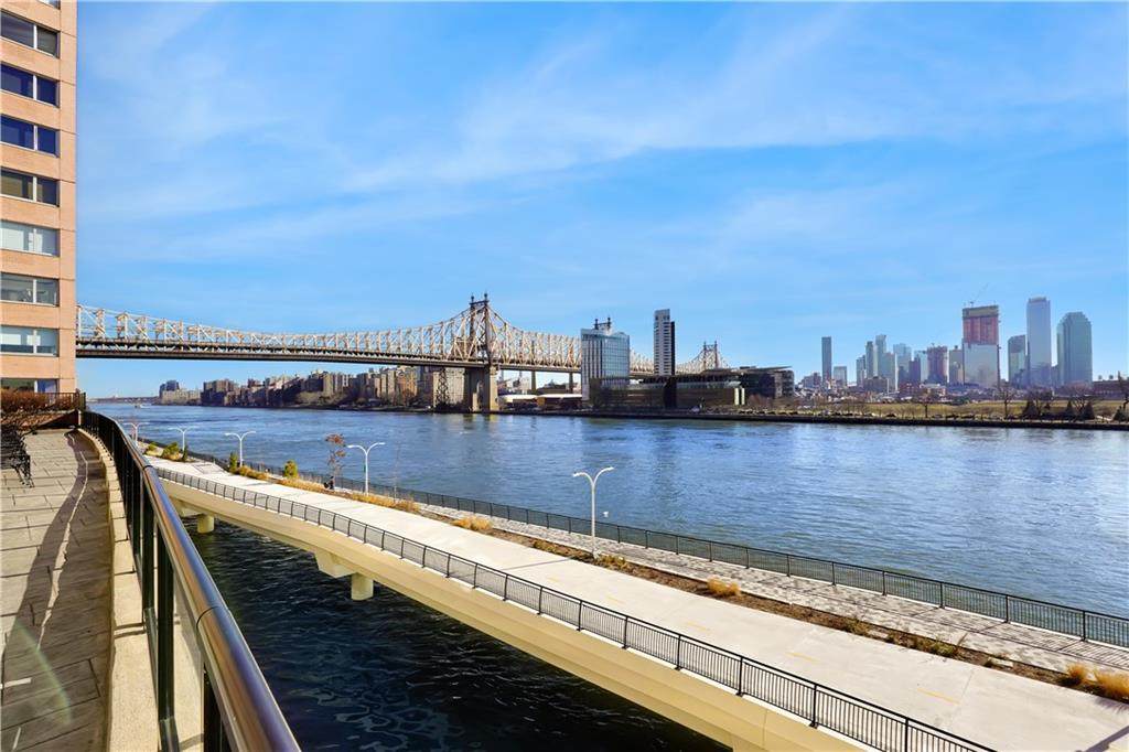 25 Sutton Place - Photo 1