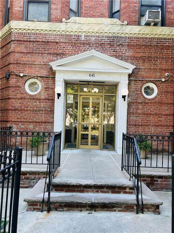 645 26th Street - Photo 1