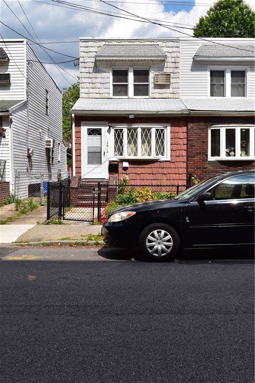 1541 52 Street - Photo 1