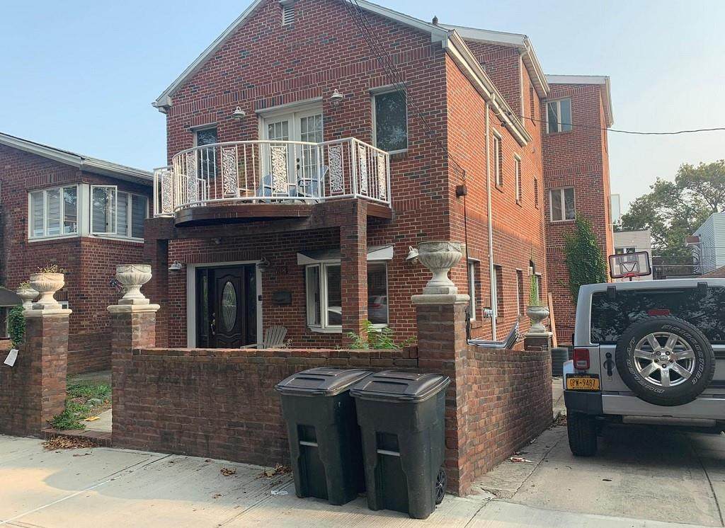 738 Desmond Court - Photo 1