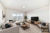 310 Montrose Crescent - Photo 6