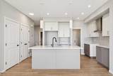 386 Hotchkiss Manor - Photo 8