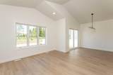 60 Emmett Crescent - Photo 8