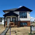 19 Ian Way - Photo 1