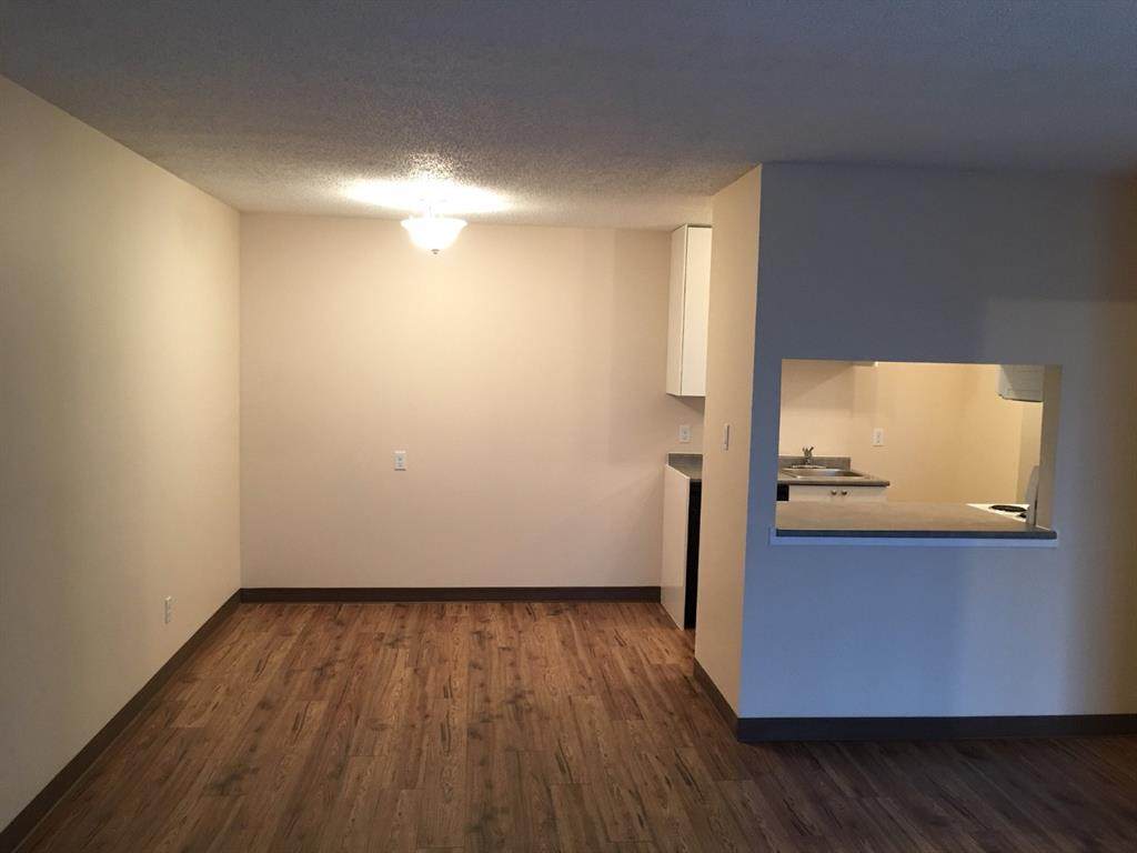 405 Columbia Boulevard - Photo 1