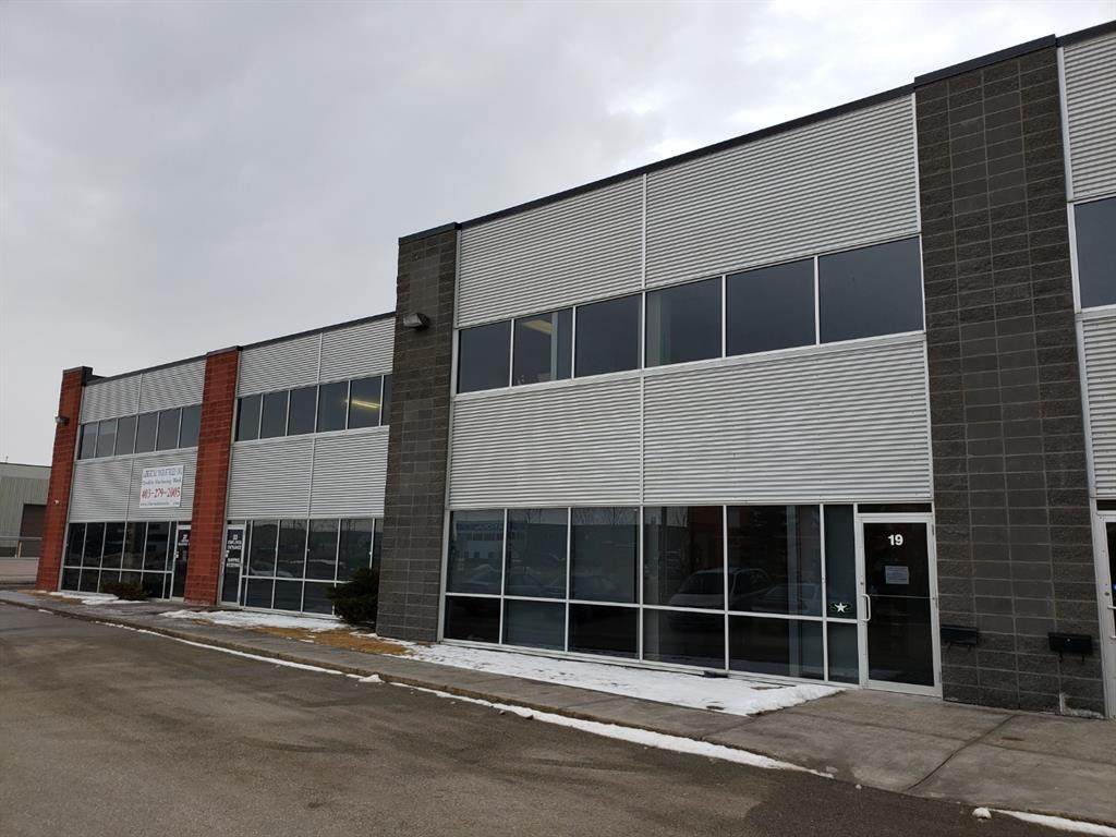 4905 102 Avenue - Photo 1