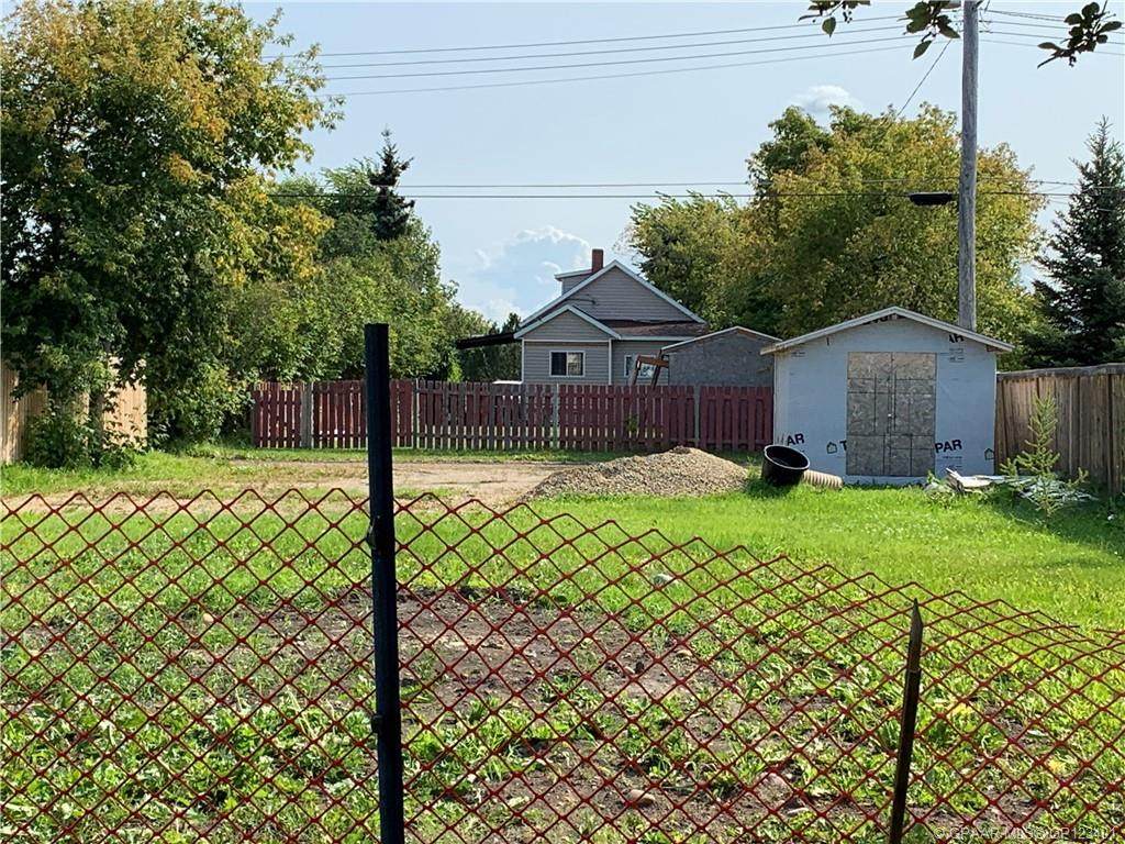 4905 50 Avenue - Photo 1