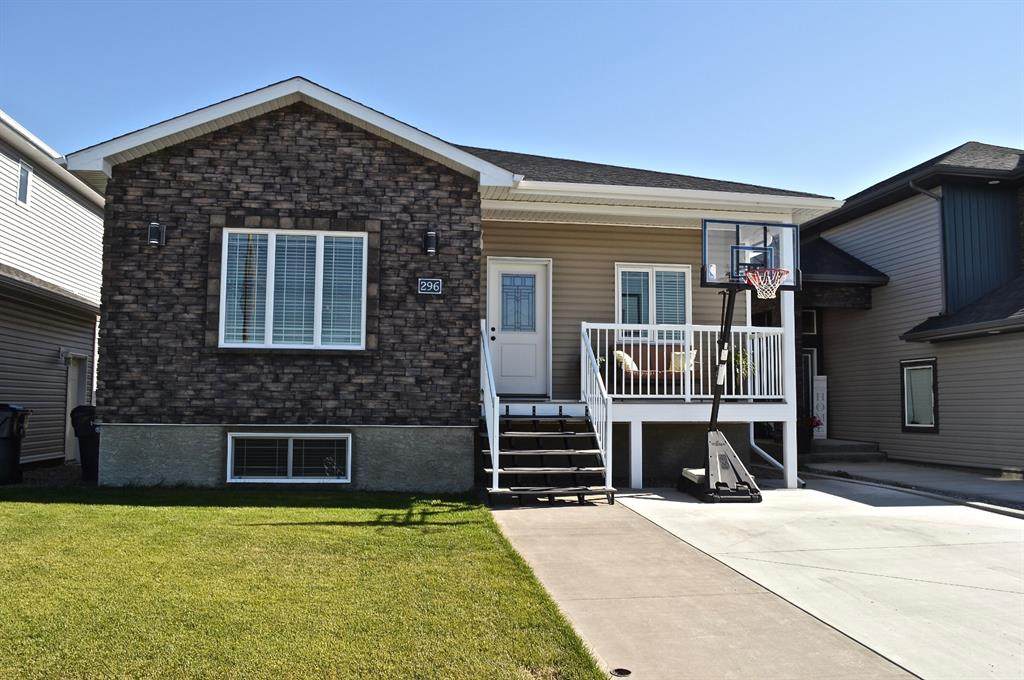 296 Sterling Crescent - Photo 1