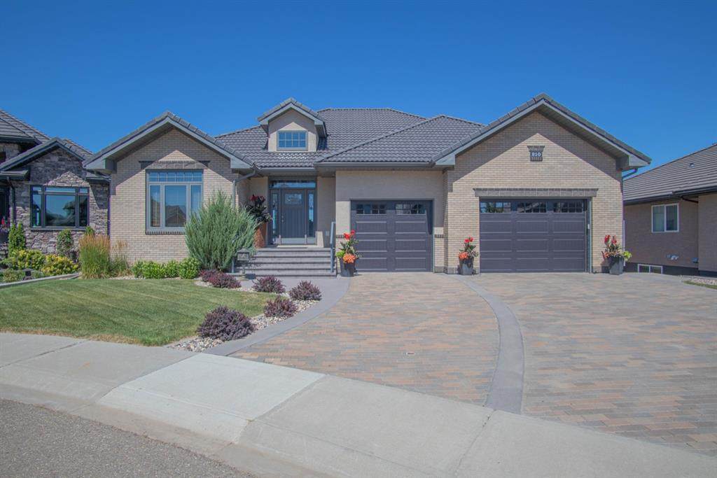 210 Highlands Close - Photo 1