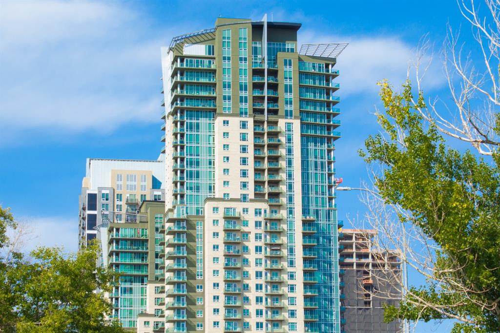 210 15 Avenue - Photo 1
