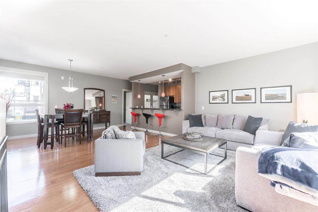 1010 Centre Avenue - Photo 1