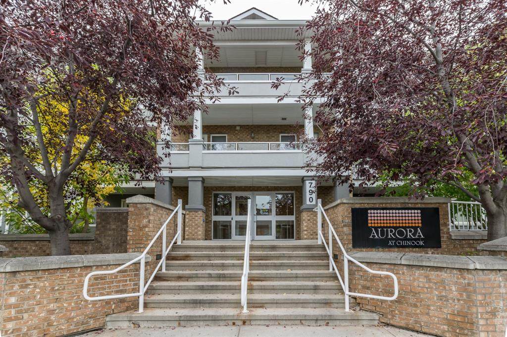 790 Kingsmere Crescent - Photo 1