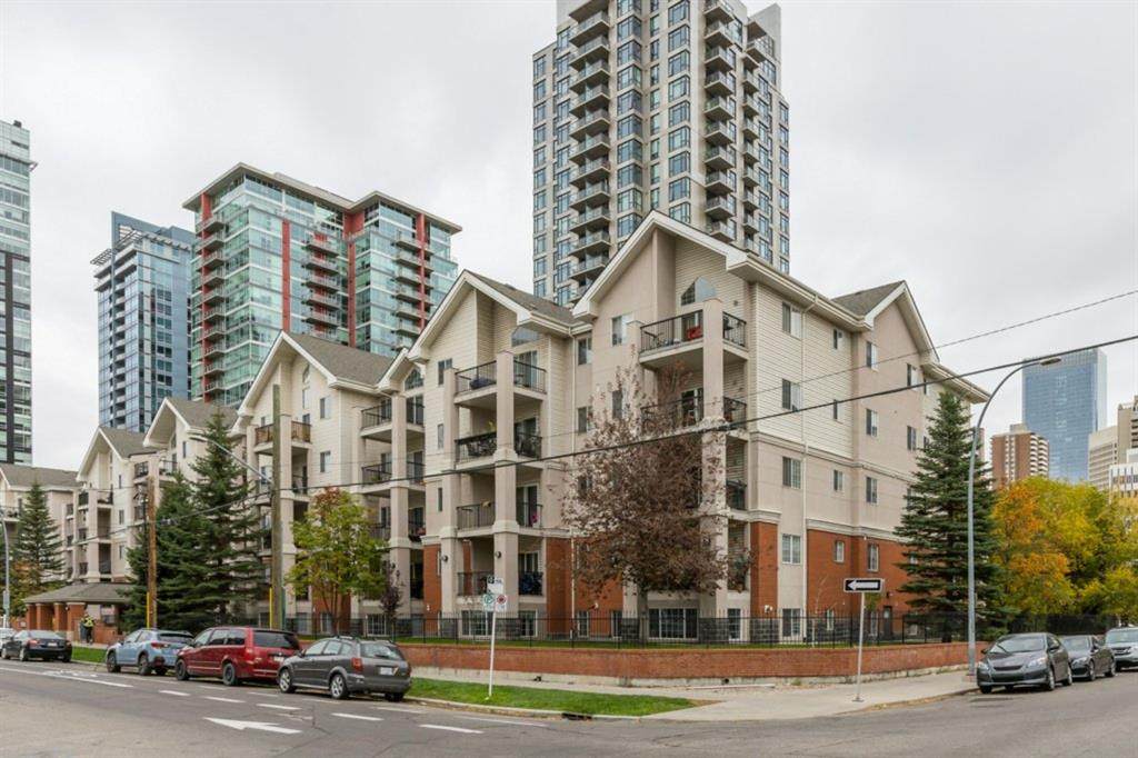 126 14 Avenue - Photo 1