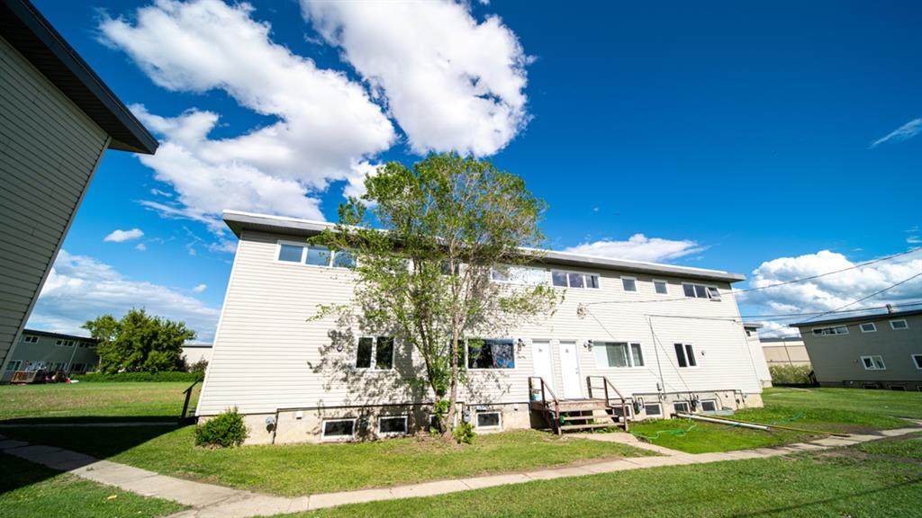 305 5TH STREET - Photo 1