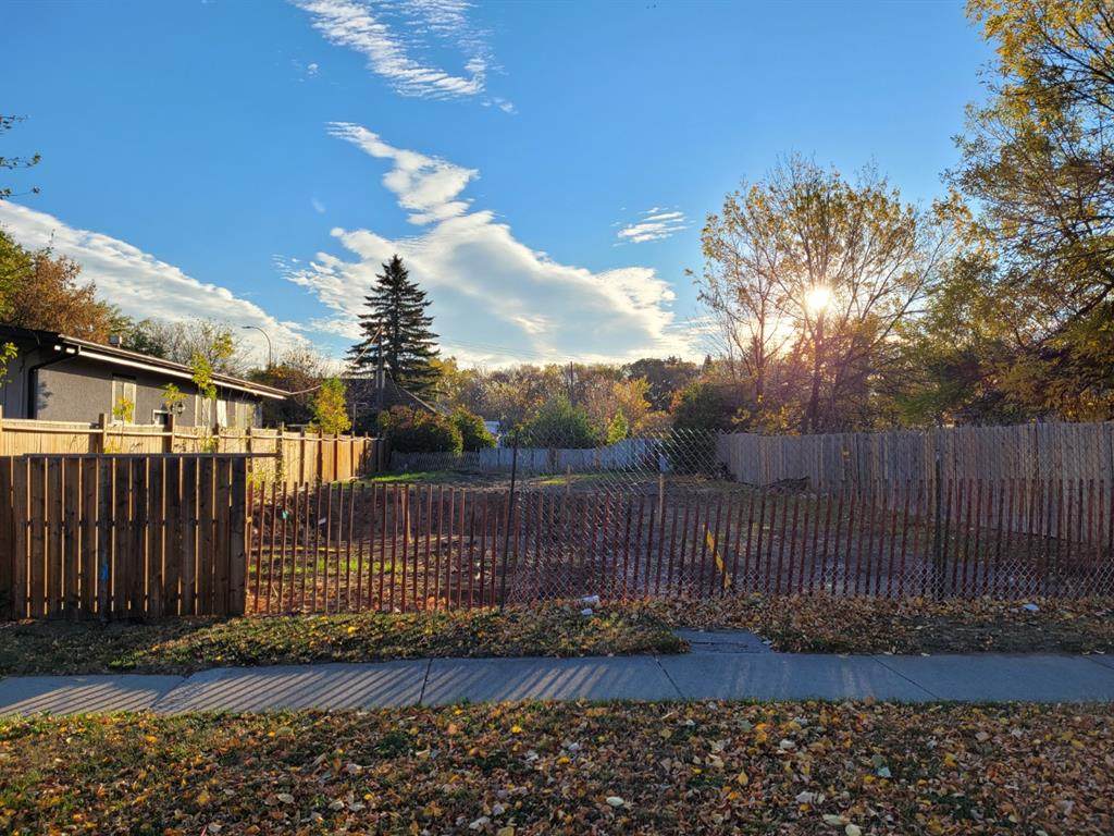 439 18 Street - Photo 1