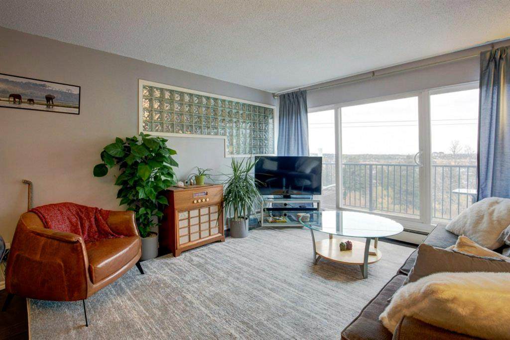324 Cedar Crescent - Photo 1