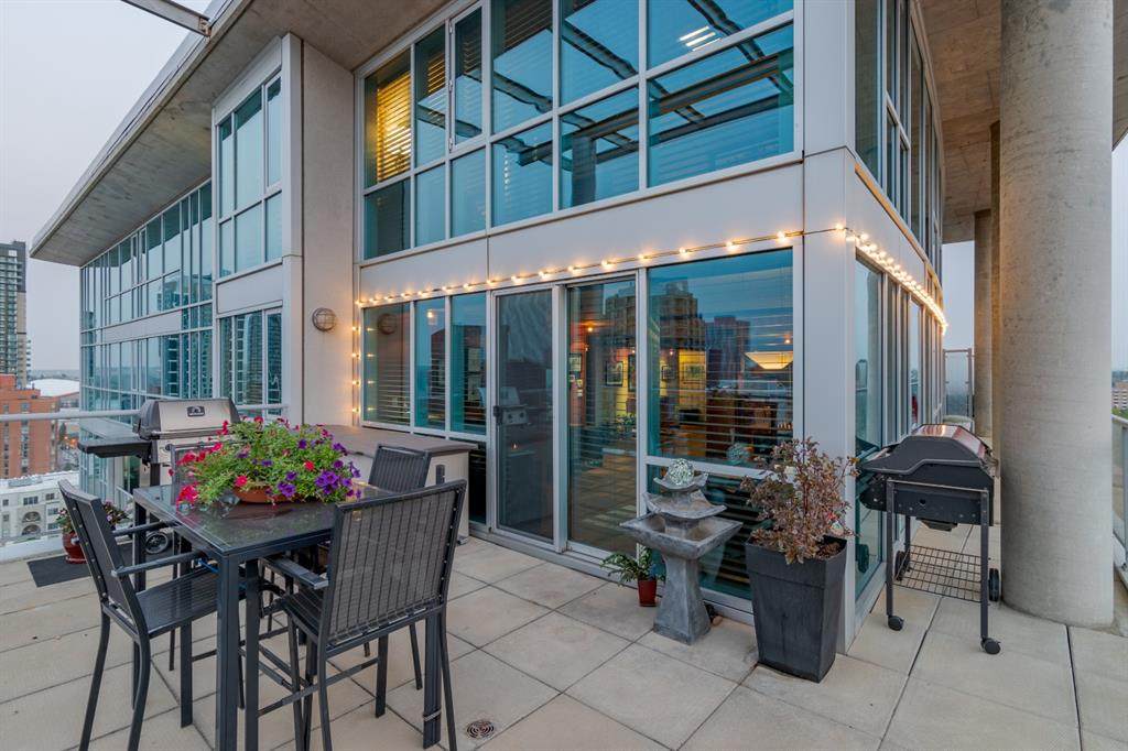 188 15 Avenue - Photo 1