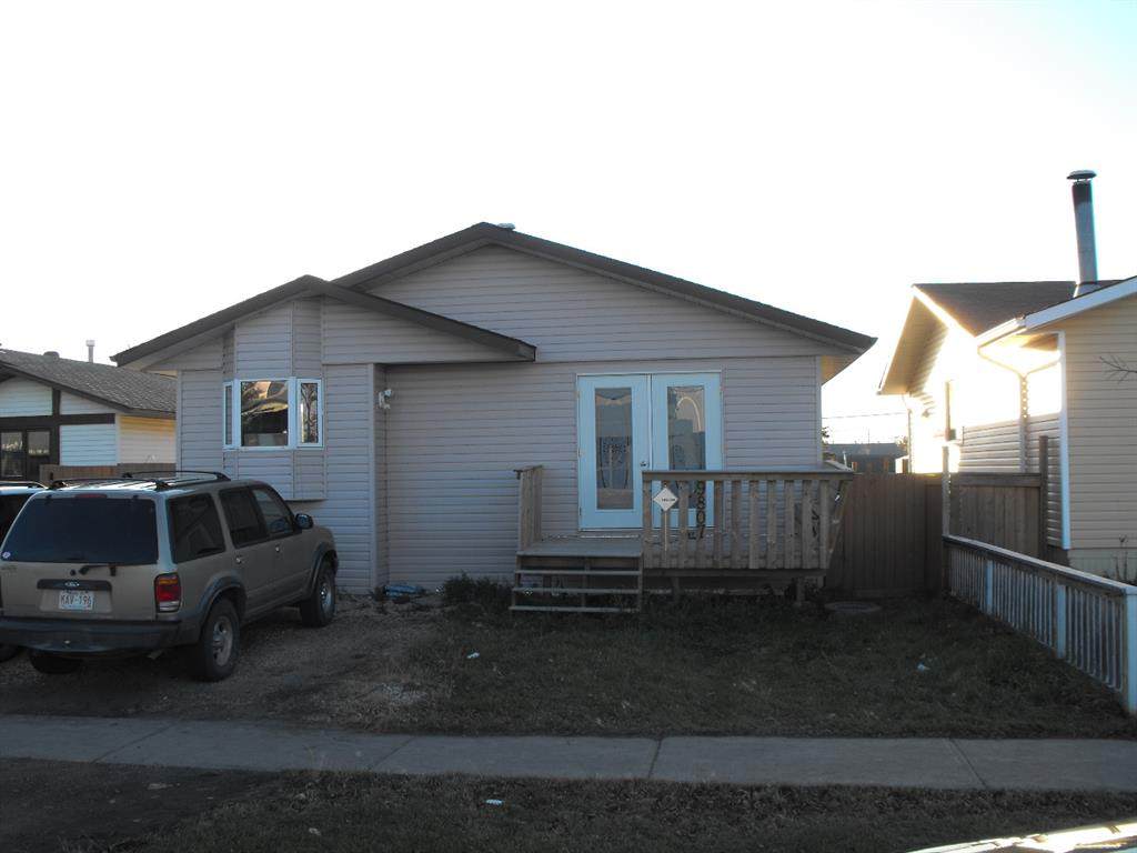 9807 99 AVE - Photo 1