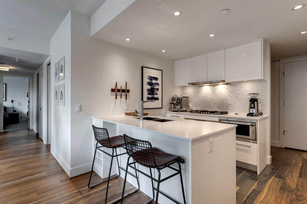 1025 5 Avenue - Photo 1