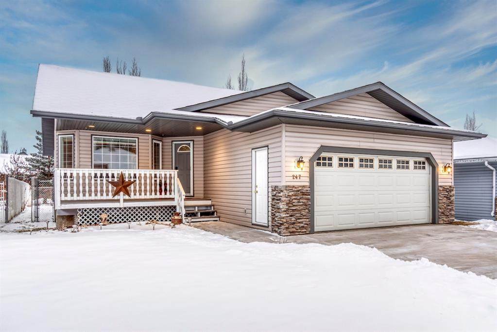 247 Cambridge Crescent - Photo 1