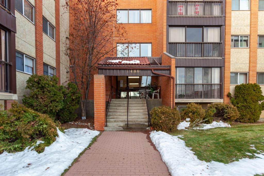 1480 Southview Drive - Photo 1