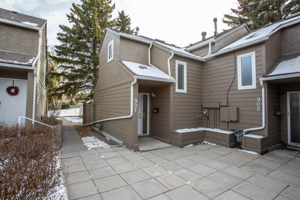 829 Coach Bluff Crescent - Photo 1
