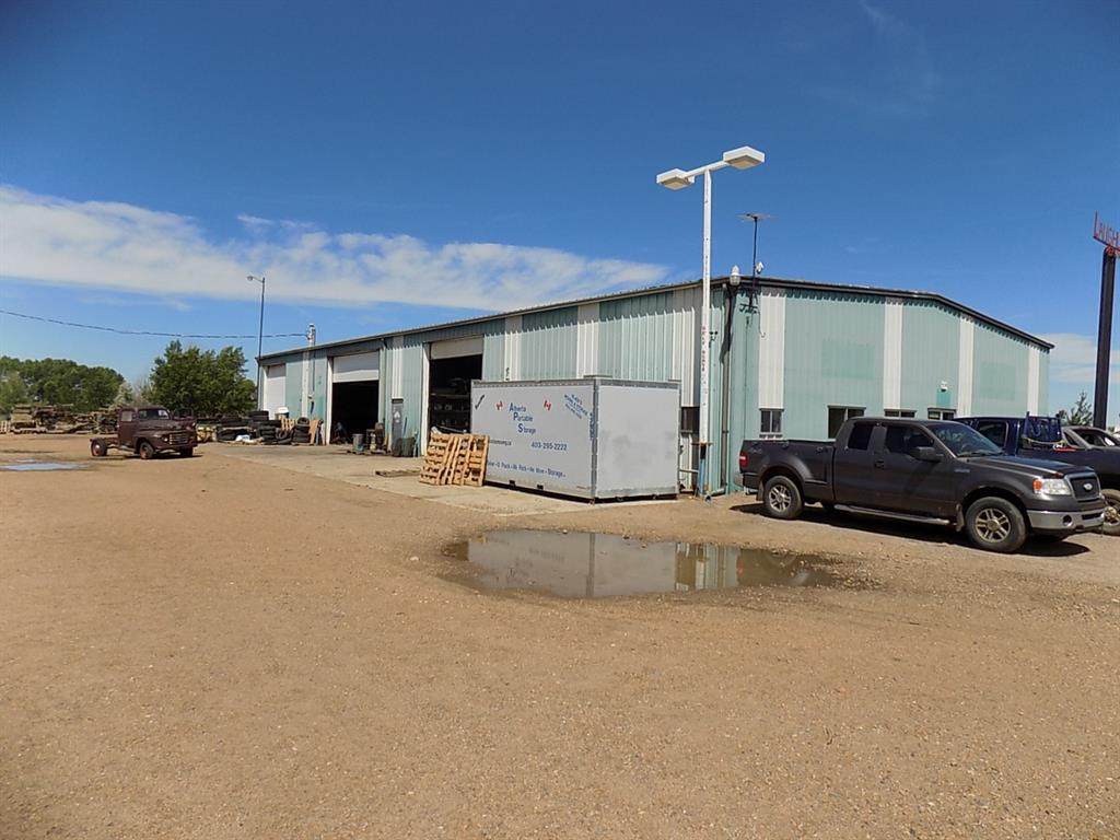 219 Railway Avenue - Photo 1
