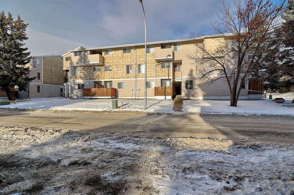 9736 82 Avenue - Photo 1