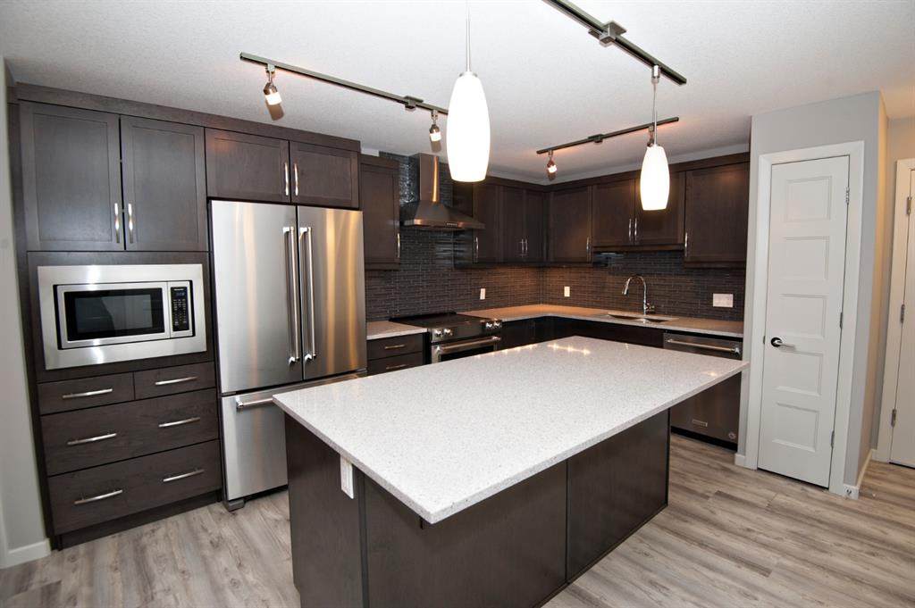 10 Market Boulevard - Photo 1