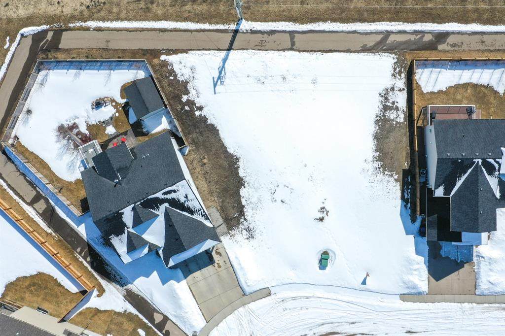 124 Paramount Crescent - Photo 1